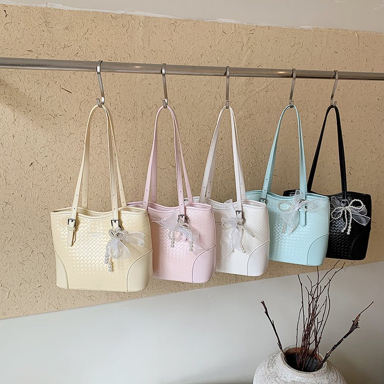 Women's Large Shoulder Crossbody Handbag with Zip Clasp - Summer 2026